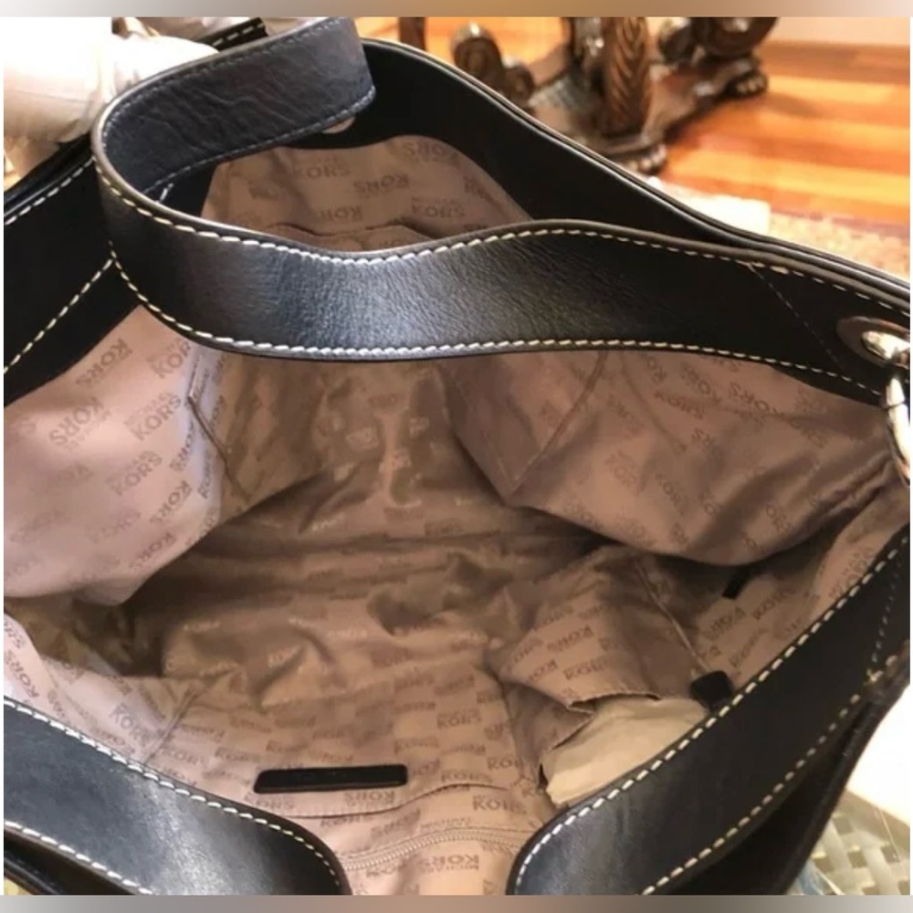 Michael Kors Astor Large Shoulder Bag EUC - Picture 5 of 5